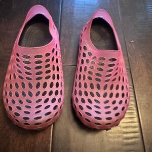 Source Unknown Kids Slip-On Clogs in Pink